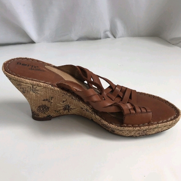 BORN 'DRILLES Women Tan Woven Leather Straw Floral Wedge Slide Sandals 8/39 - Picture 8 of 10